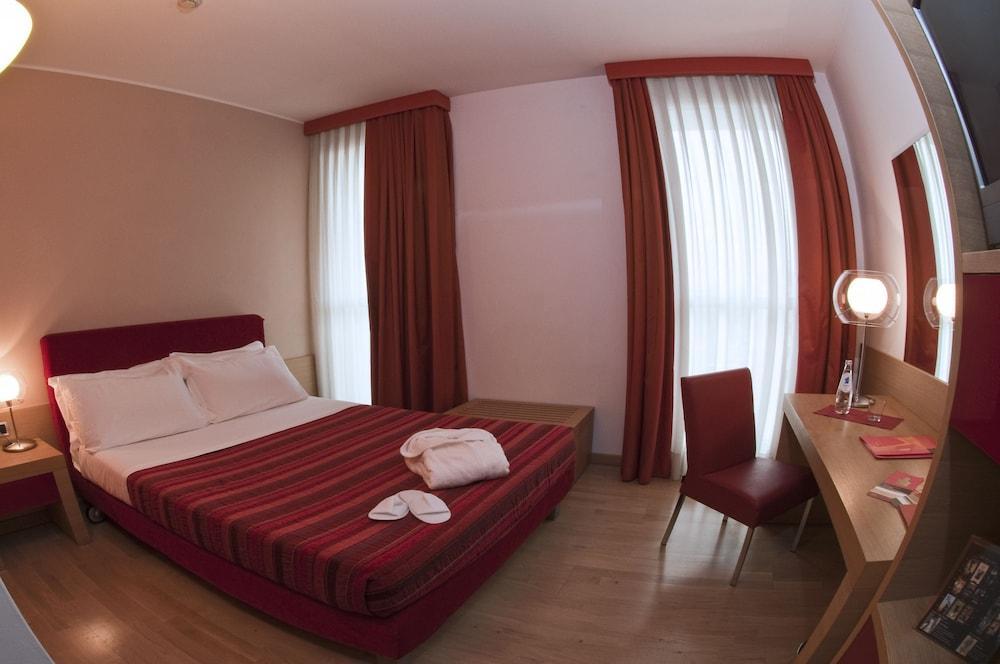 Hotel Remilia Reggio Emilia Bagian luar foto